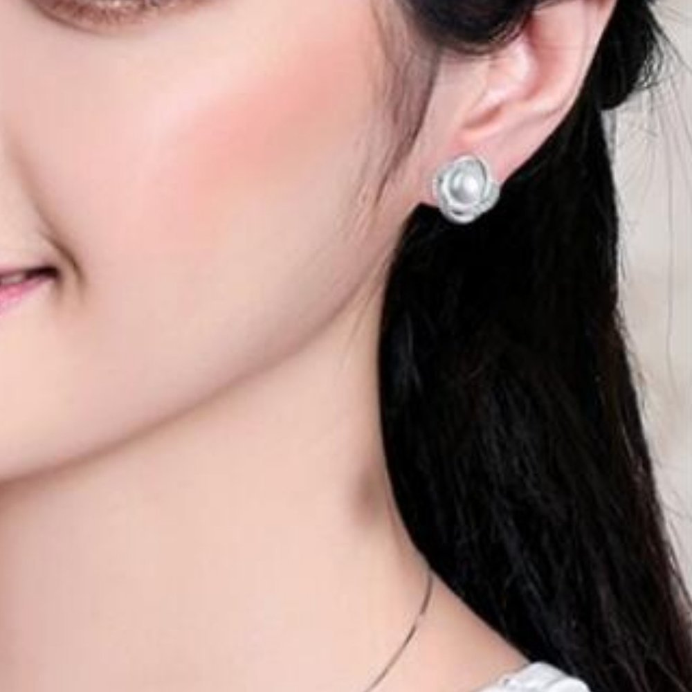 925 Sterling Silver Pearl Diamond Stud Earrings - Picture 5 of 6